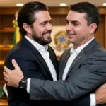 Flávio Bolsonaro admite que visitou Daniel Vorcaro