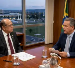 Coordenador de Flávio Bolsonaro se reúne com Gilmar Mendes