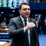 Flavio Bolsonaro tentou barrar cotas e deficientes no IFES