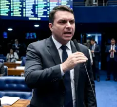 Flavio Bolsonaro tentou barrar cotas e deficientes no IFES