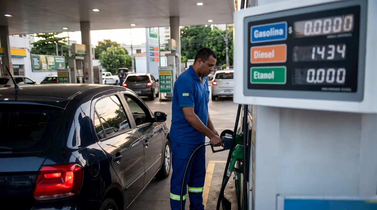 Governadores ignoram apelo de Lula e aprovam aumento no ICMS da gasolina, diesel e gás